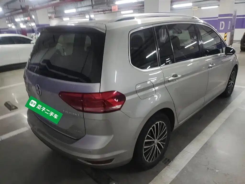 Volkswagen Touran 2016 Touran L 330TSI DSG Luxury фото 7