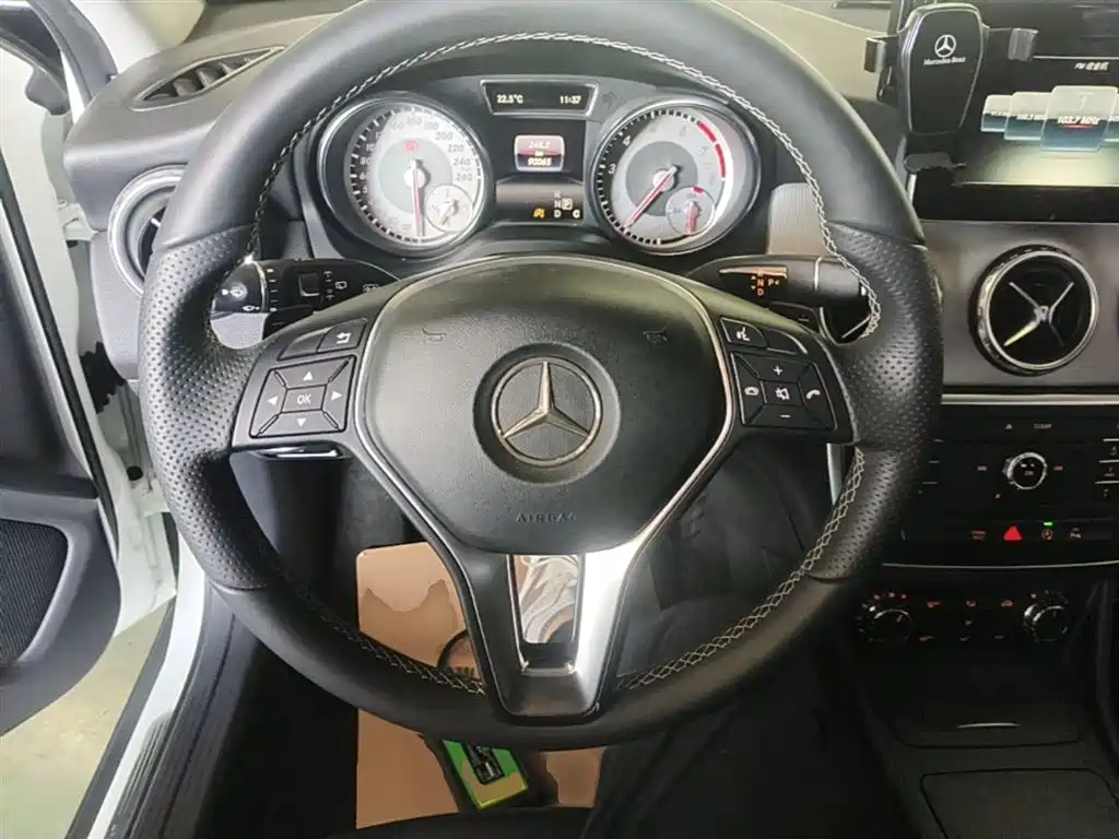 Mercedes-Benz GLA 2016 GLA 200 Dynamic фото 7
