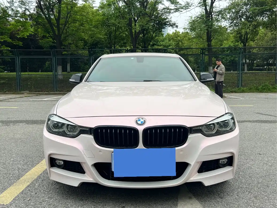 BMW 3 Series 2018 320i M Sport Black Night Edition фото 2