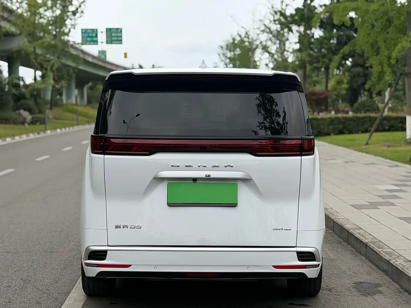 Denza D9 2022 DM-i 970 AWD Flagship фото 13