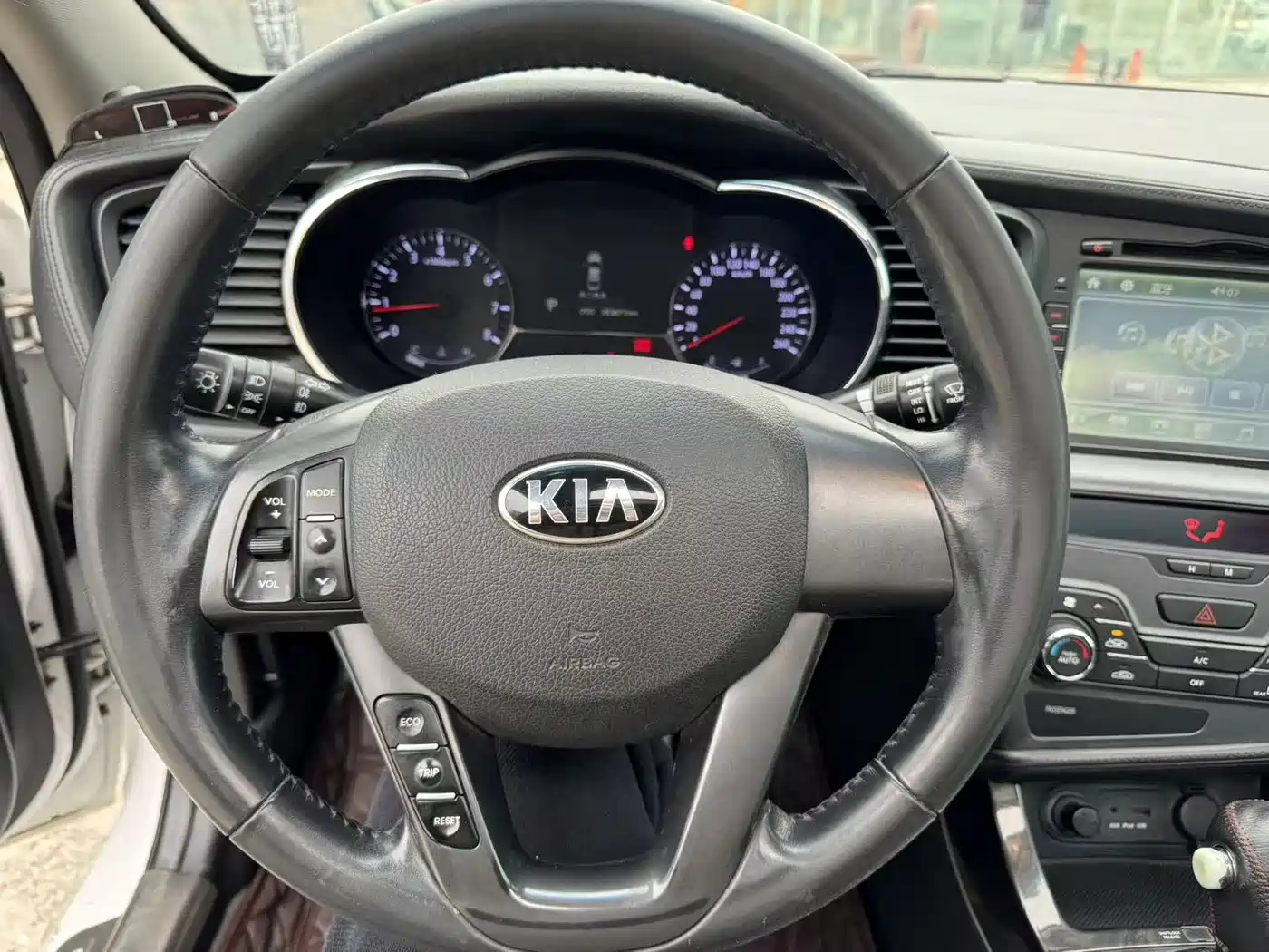 Kia K5 2012 2.0L Automatic DLX фото 14