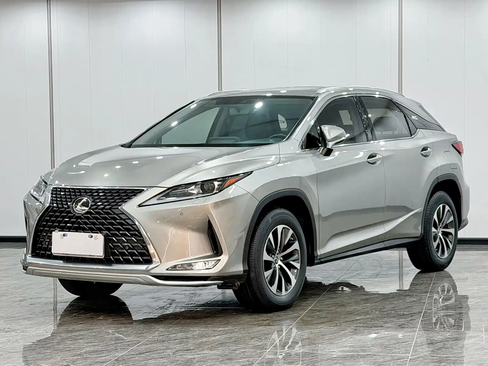 Фото 1 - Lexus RX