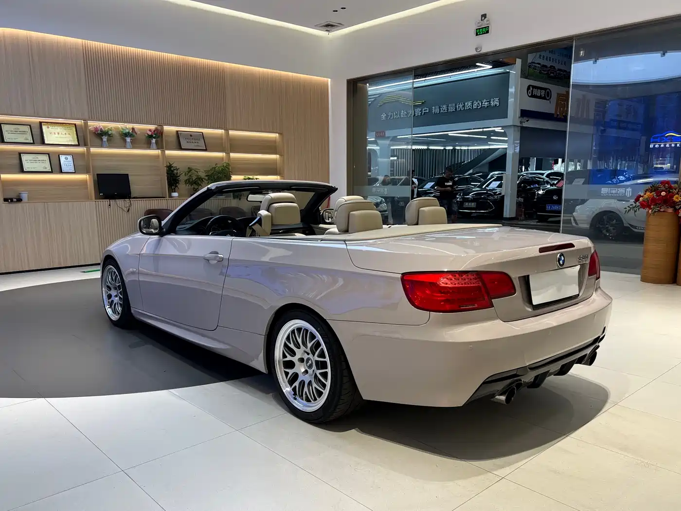 BMW 3 Series (Import) 2011 335i Convertible Coupe фото 6