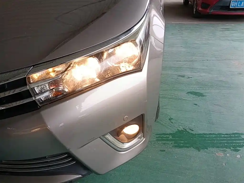 Toyota Corolla 2014 1.6L CVT GL-i фото 24
