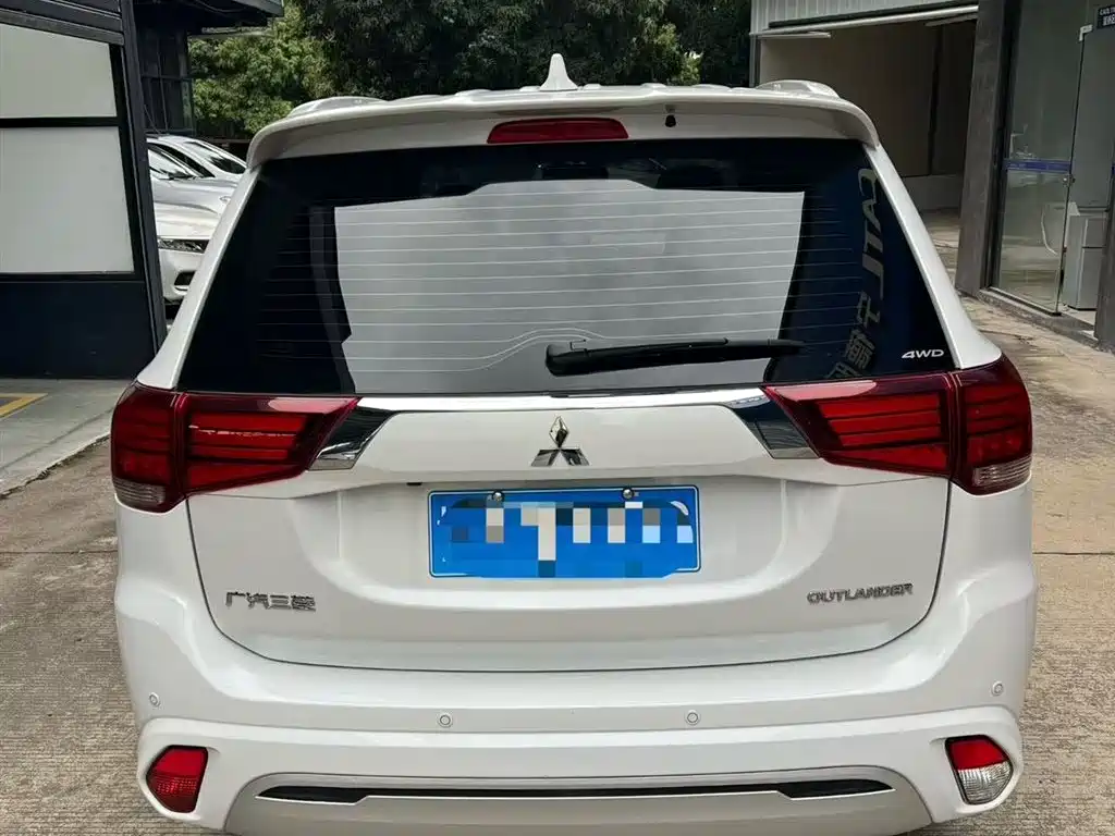 MITSUBISHI OUTLANDER