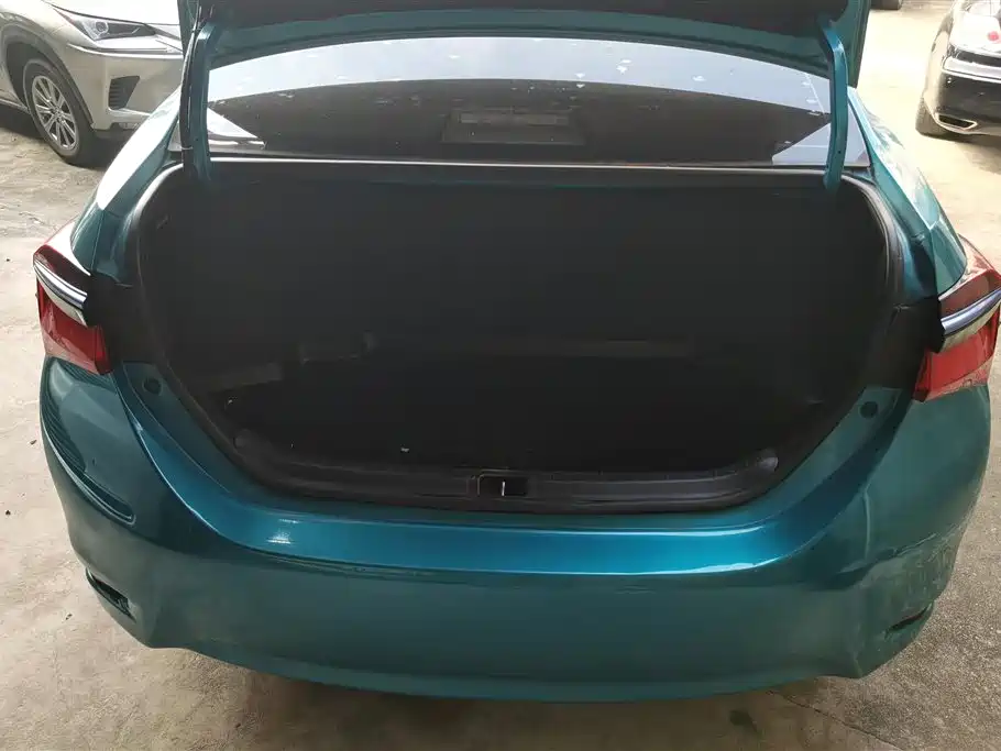 Toyota Corolla Twin Engine E+ 2019 1.8L E-CVT Flagship Edition фото 4