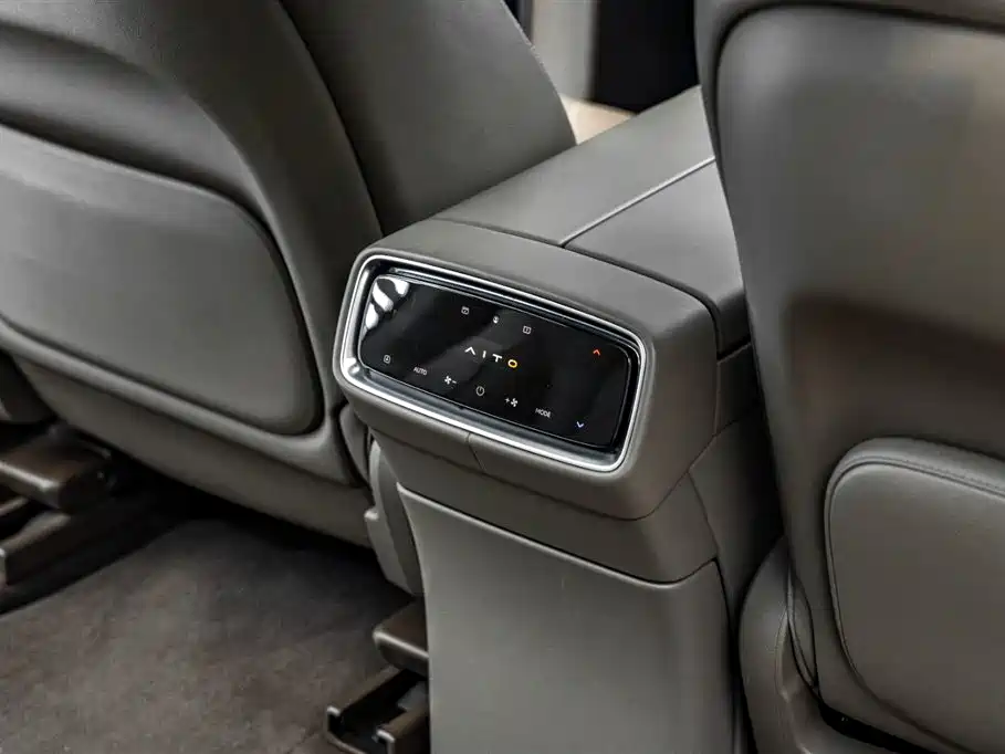 AITO Wenjie AITO M9 2024 Extended Range Ultra 42kWh 6-Seater фото 30