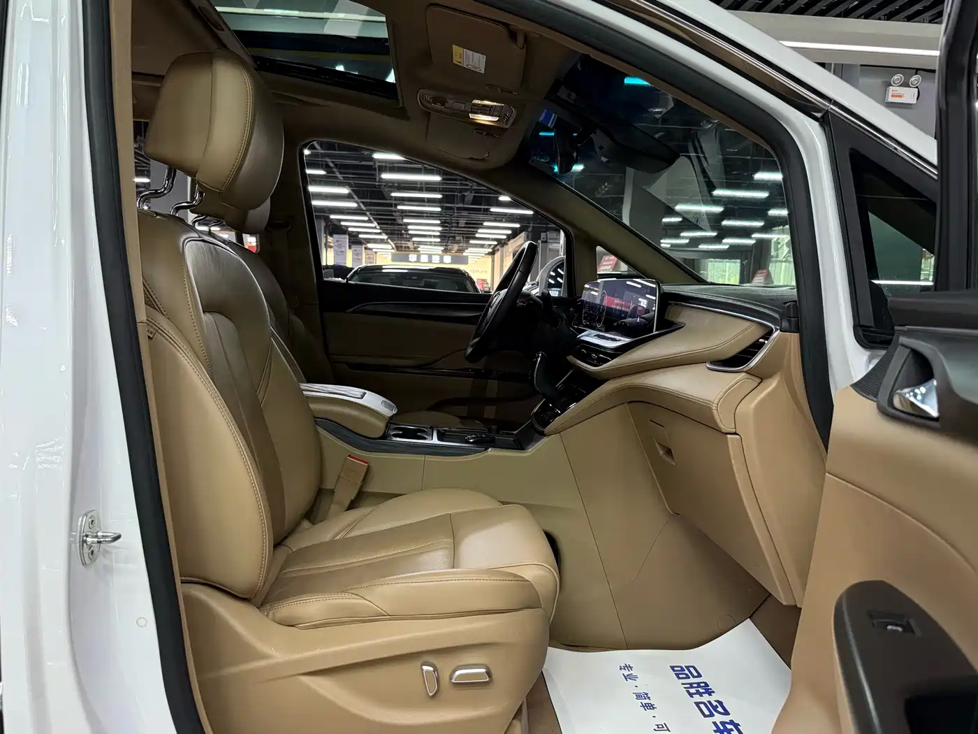Buick GL8 2021 ES Landlord 653T Flagship фото 18