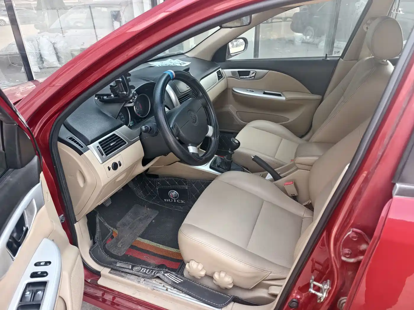 Buick Excelle 2013 1.5L Manual Classic Edition фото 4