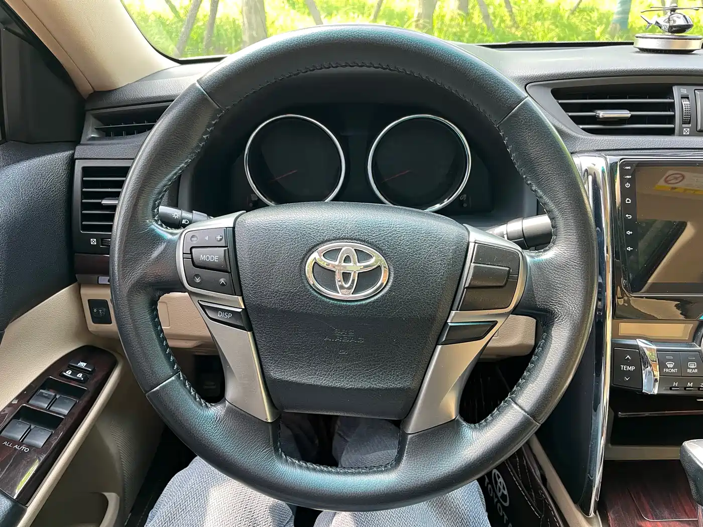 Toyota Reiz 2010 2.5V Style Elite Edition фото 12