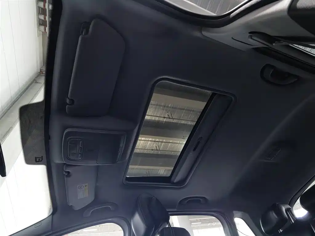 Peugeot 3008 2015 2.0L Automatic Classic Edition фото 14
