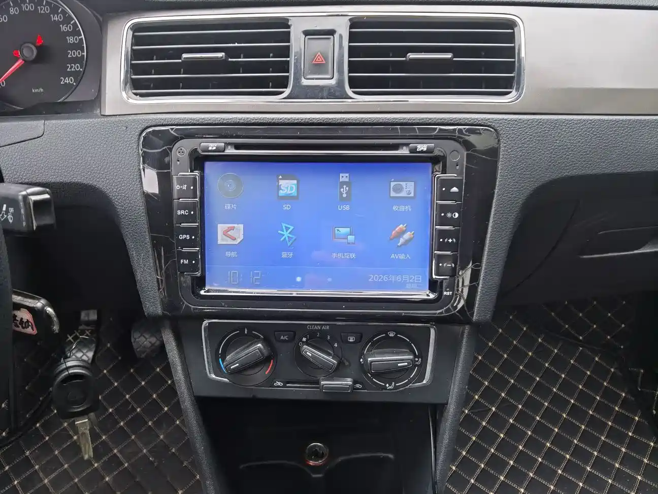 Volkswagen Santana 2016 1.6L Manual Comfort Edition фото 14