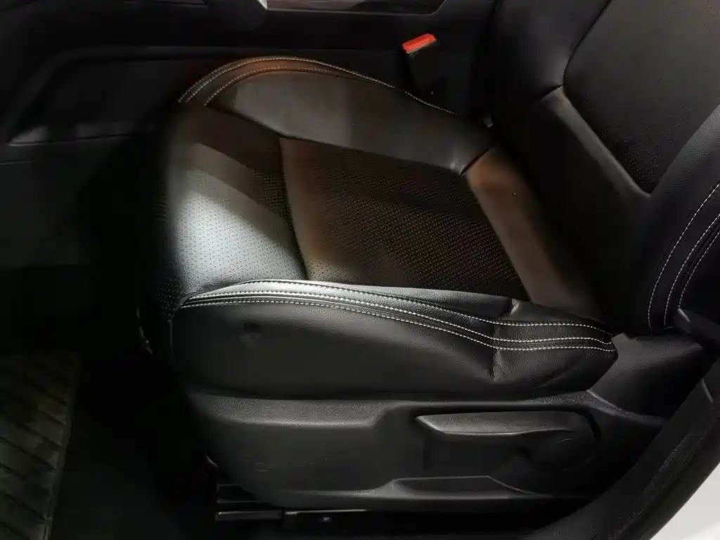 Peugeot 3008 2015 2.0L Automatic Classic Edition фото 20