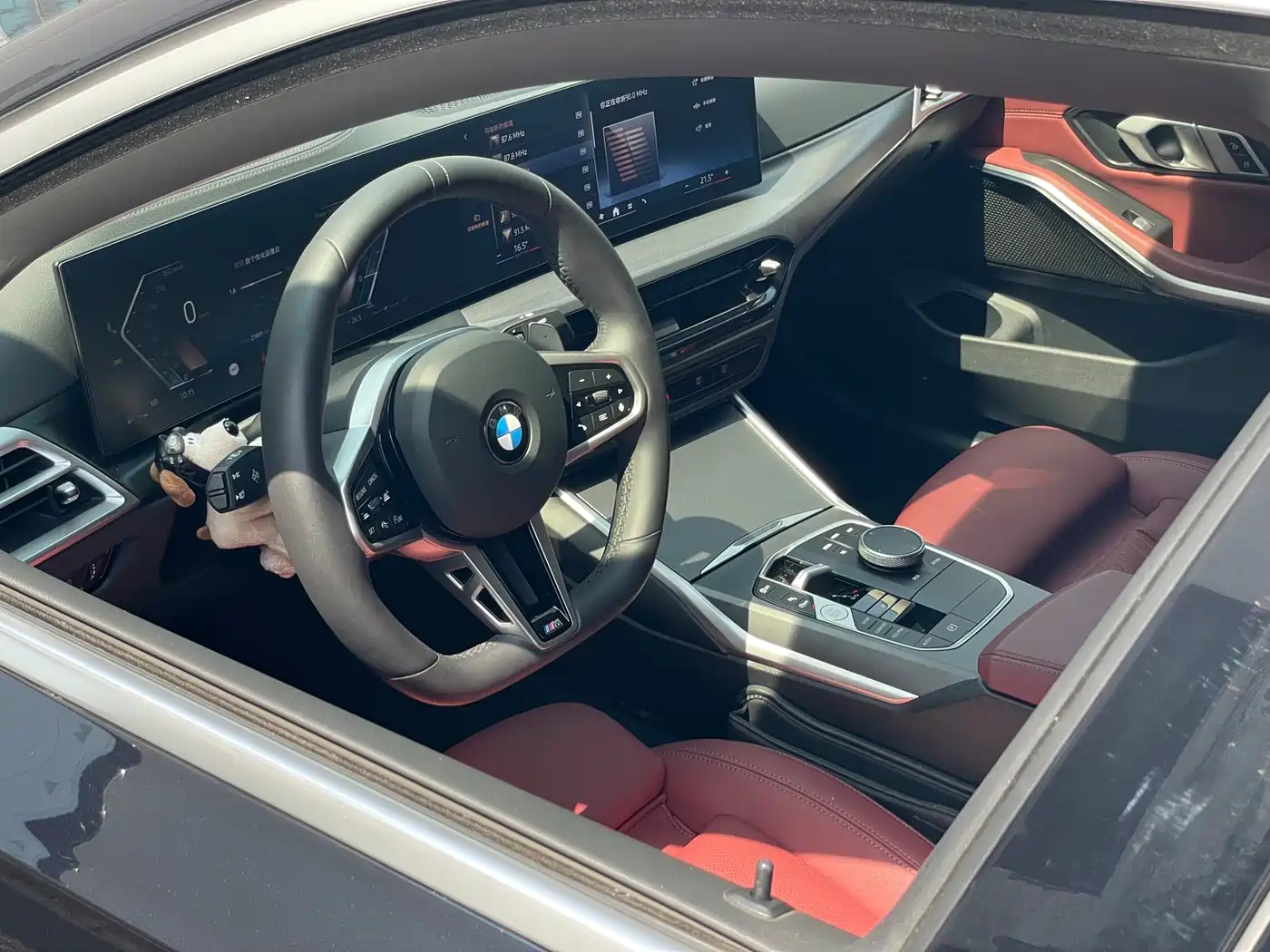 BMW 3 Series 2025 325i M Sport Package фото 7