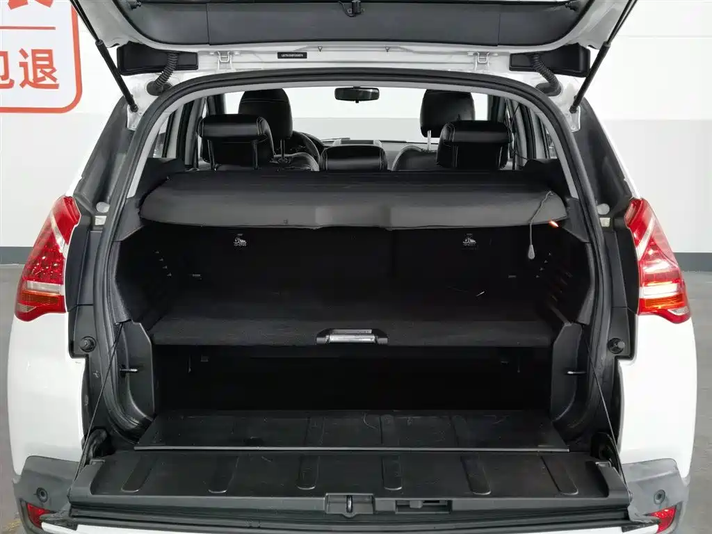 Peugeot 3008 2015 2.0L Automatic Classic Edition фото 16