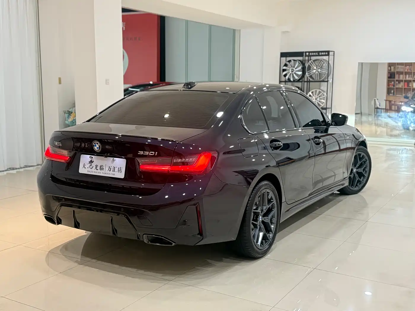 BMW 3 Series 2025 330i M Sport Night Edition фото 7