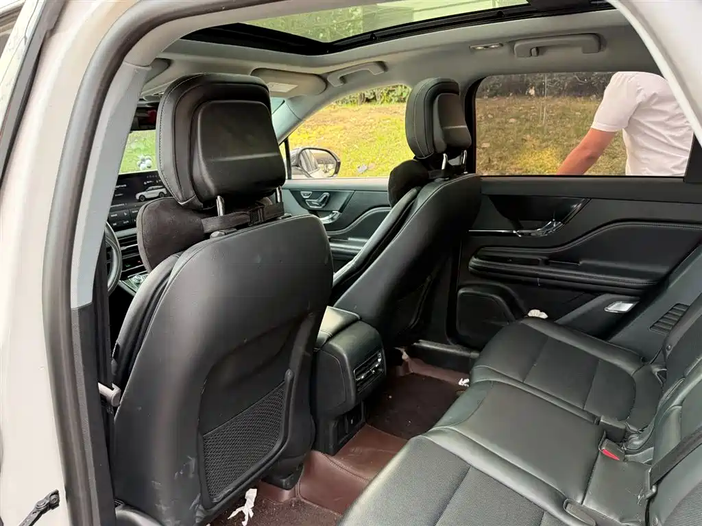 LINCOLN ADVENTURER