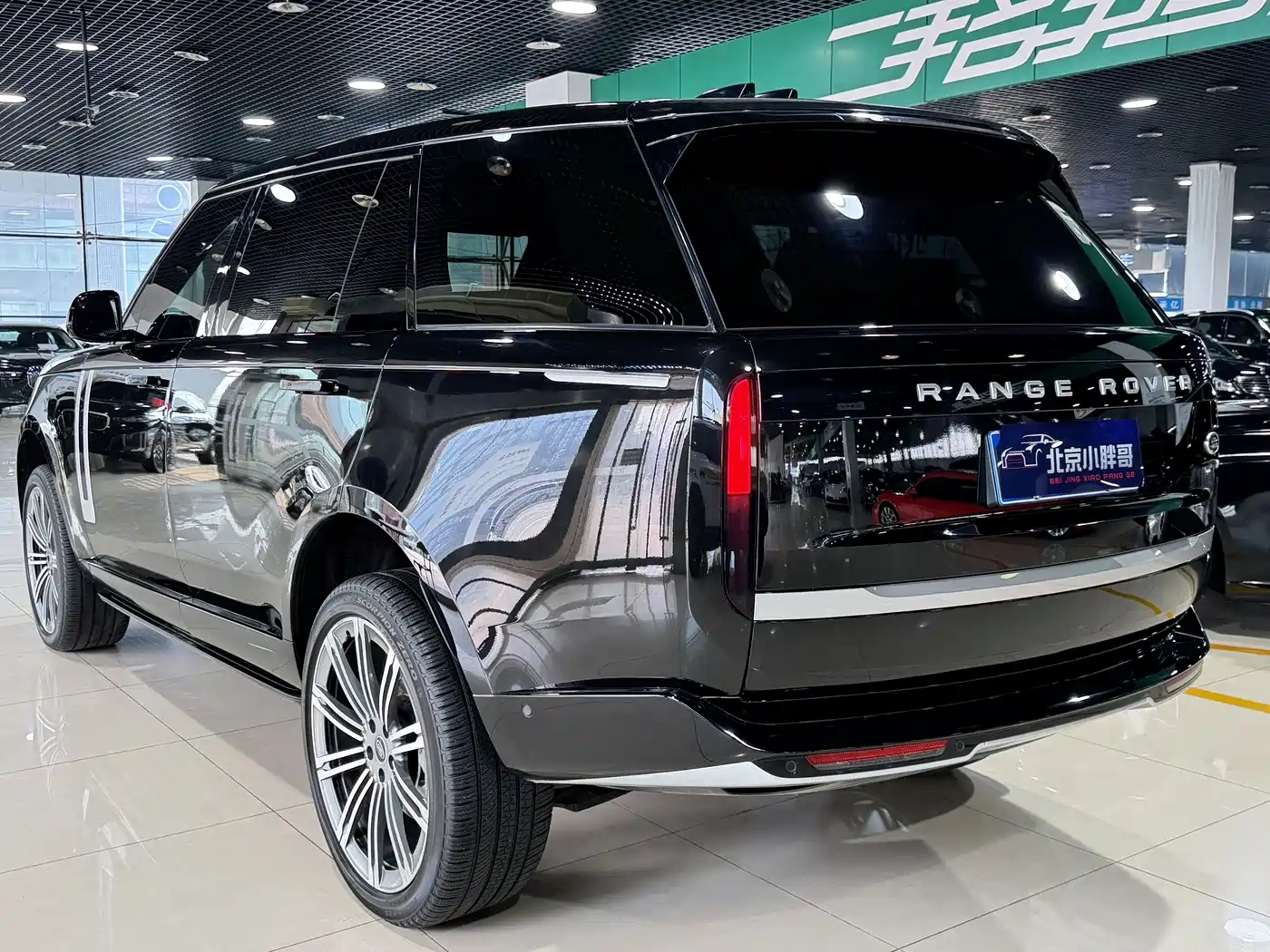 Land Rover Range Rover 2024 3.0 L6 400PS Genesis Extended фото 15