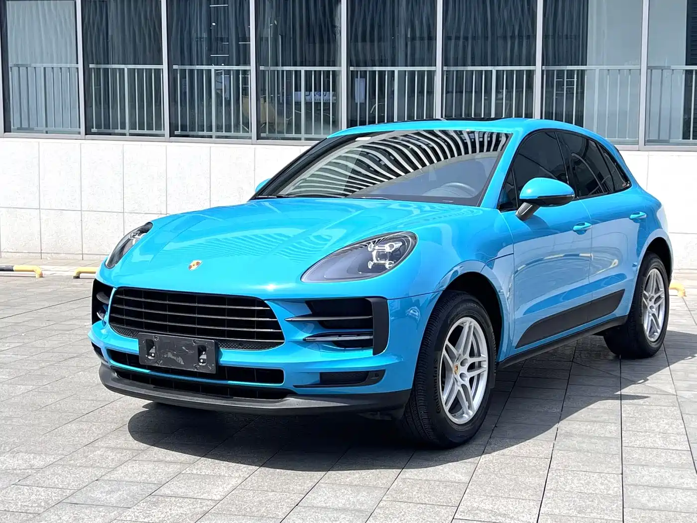 PORSCHE MACAN