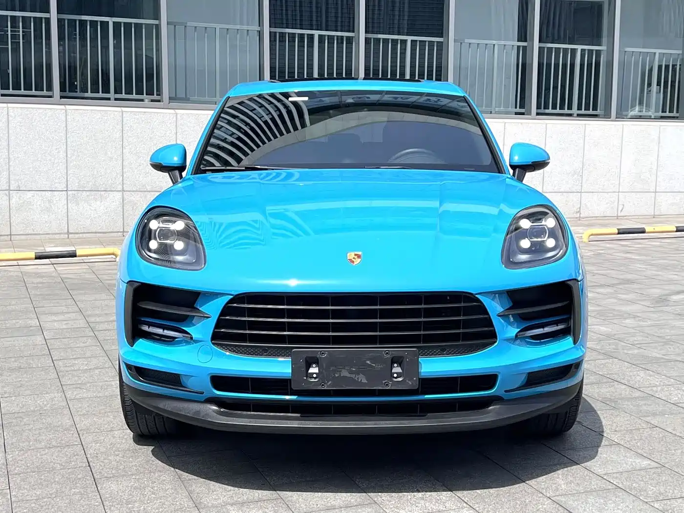 PORSCHE MACAN