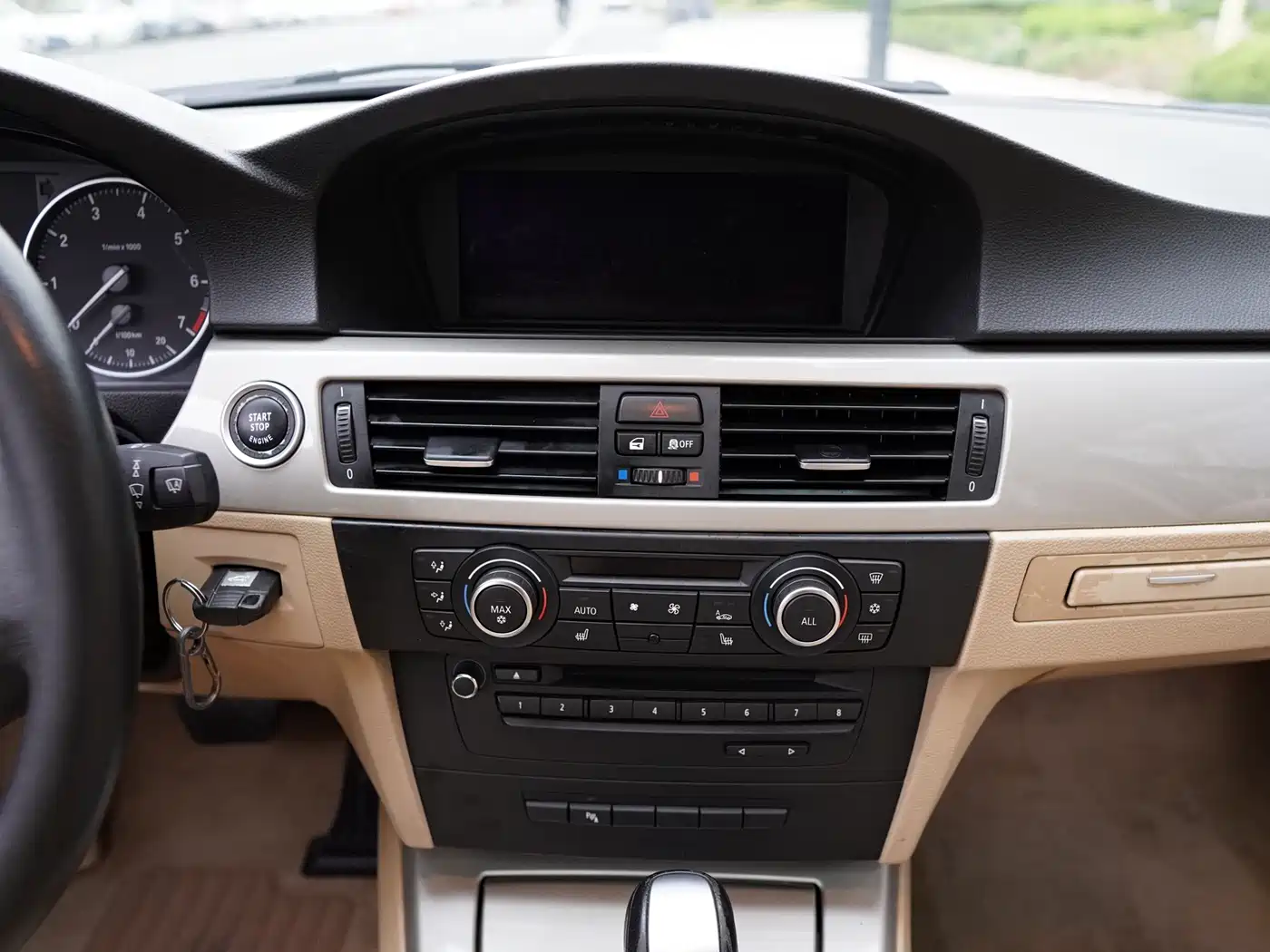 BMW 3 Series 2012 320i Luxury фото 8