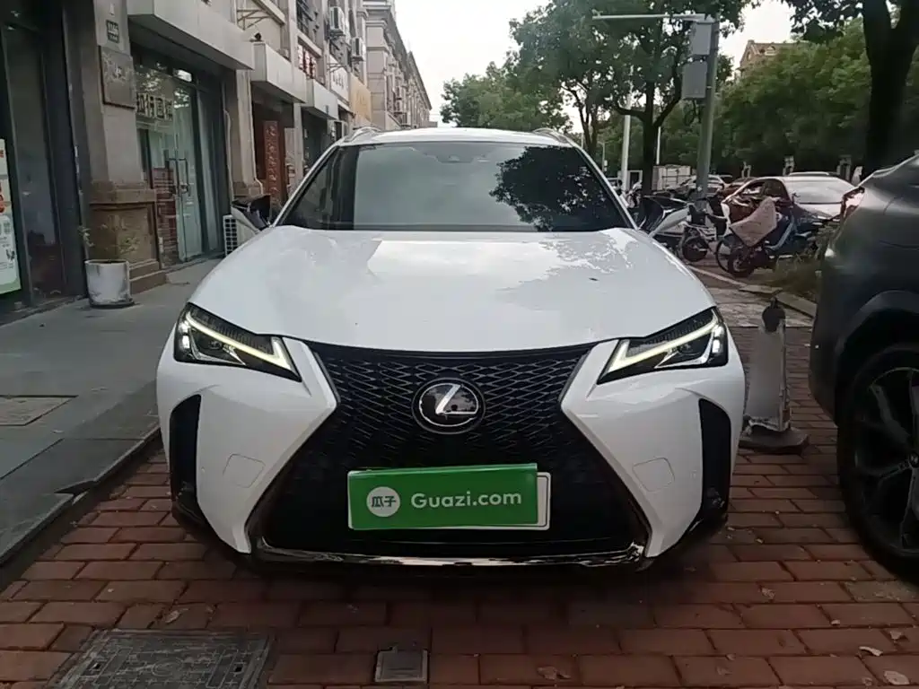 Photo 3 - Lexus UX