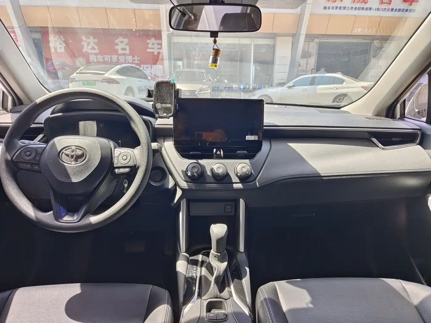 Toyota Corolla Cross 2023 2.0L Pioneer Edition фото 6