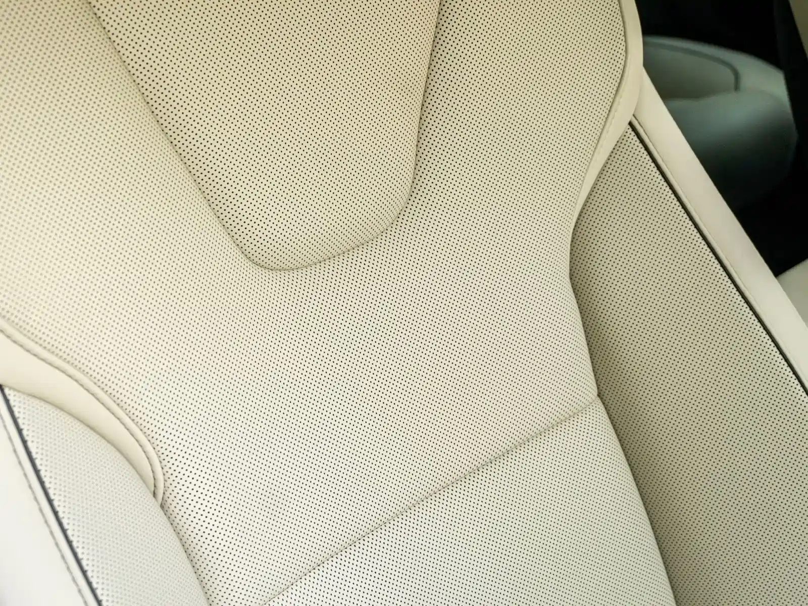 Photo 18 - Tesla Model S
