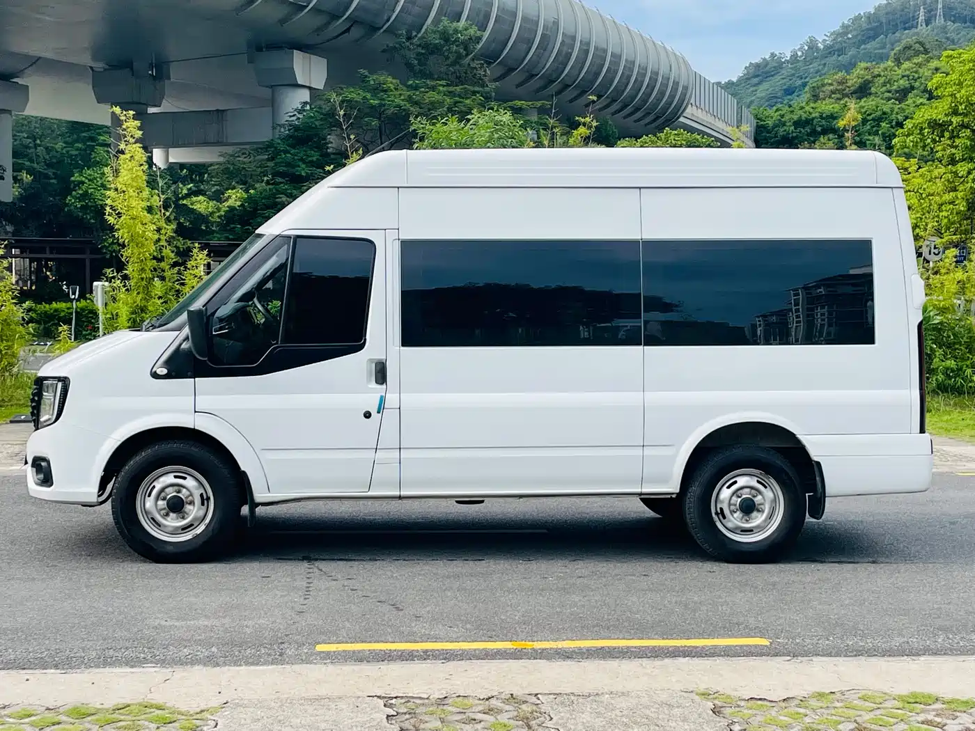 Jiangling JMC Fushun 2024 2025 Model 2.0T 6MT Diesel Medium Wheelbase High Roof Commercial MPV 7 Seats