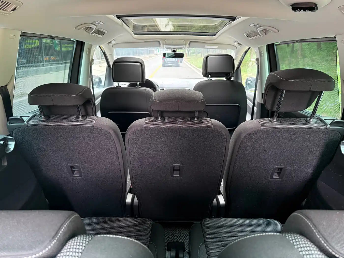 Volkswagen Sharan 2018 380TSI Comfort 7-Seater фото 10