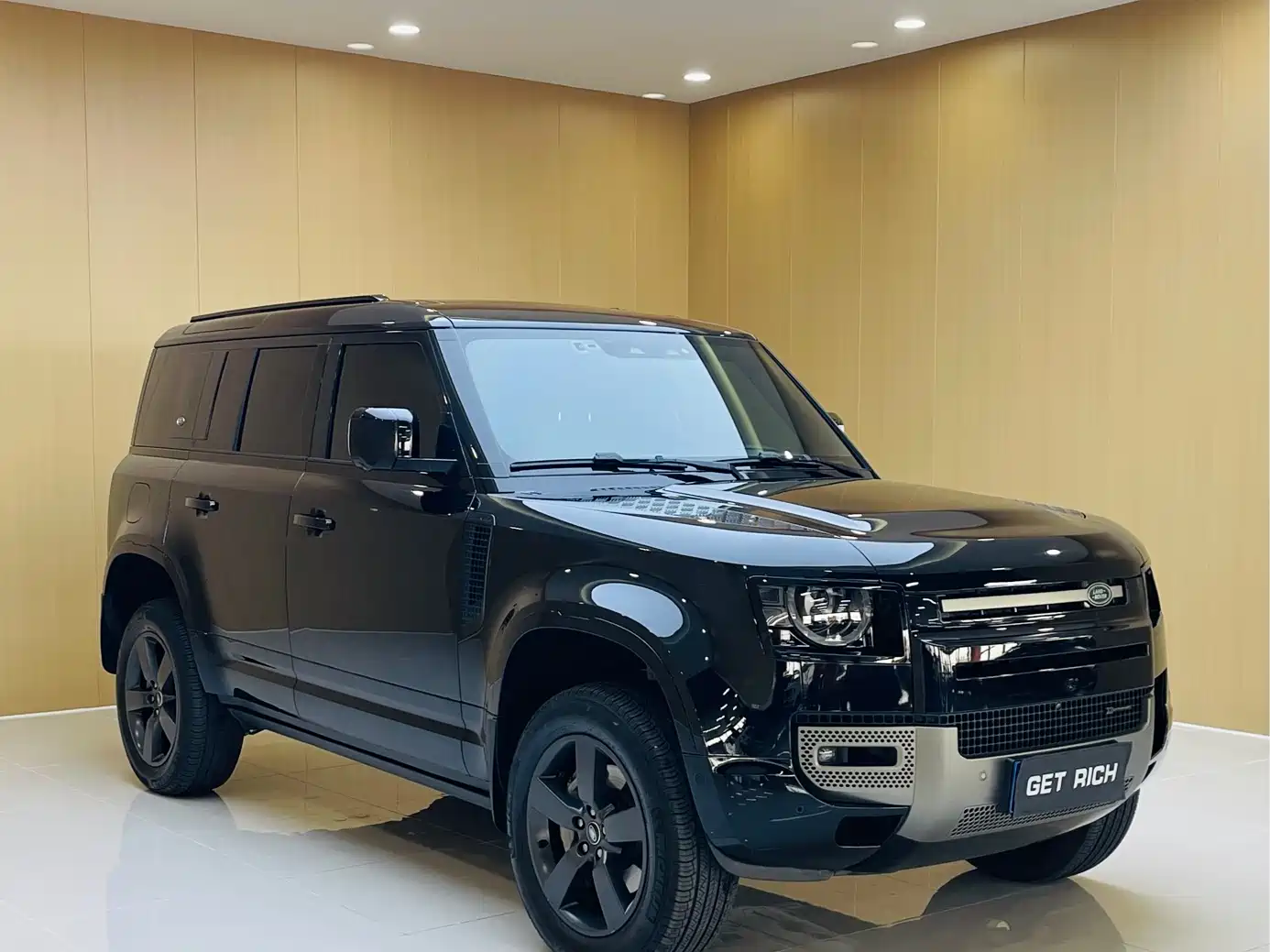 Land Rover Defender 2023 Model 110 3.0T P400 X-DYNAMIC HSE фото 3