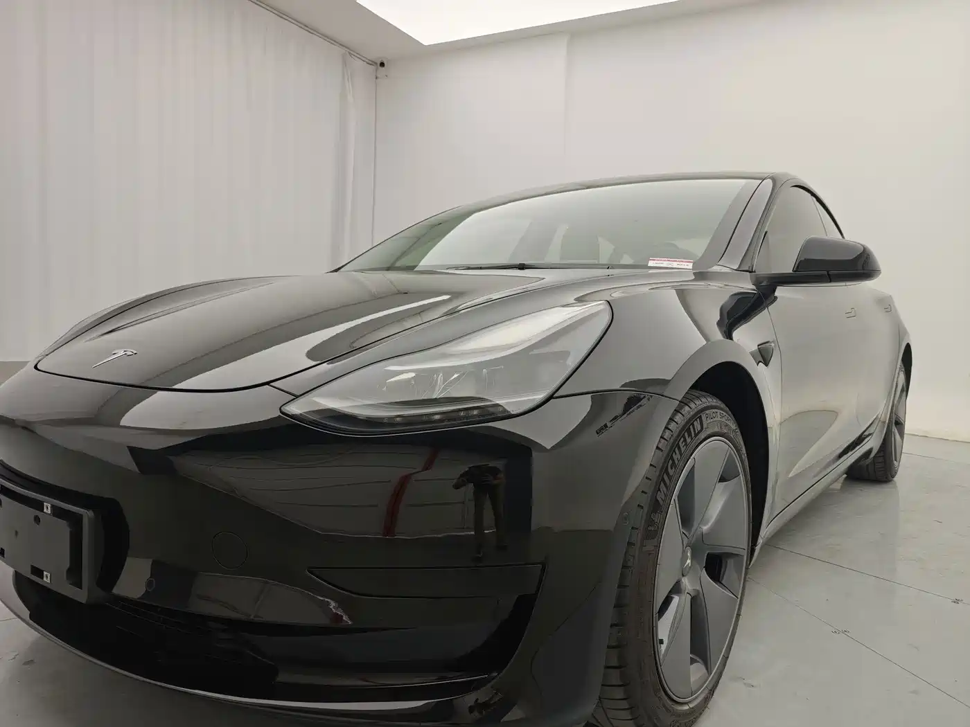 Фото 3 - Tesla Model 3