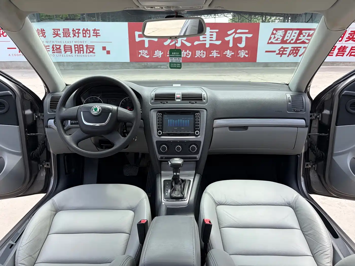 Škoda Octavia 2012 1.4TSI DSG Yijun Edition фото 8