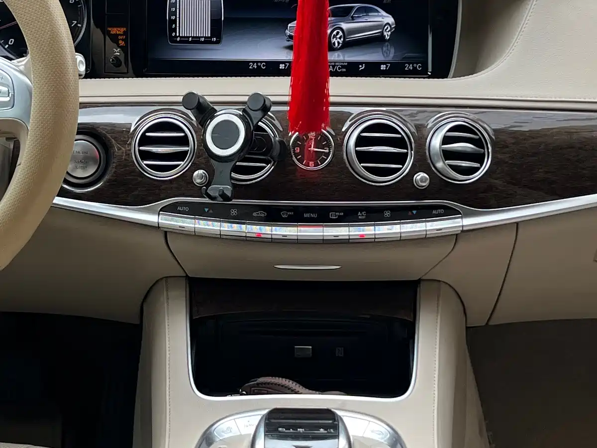 Photo 8 - Mercedes-Benz S-Class