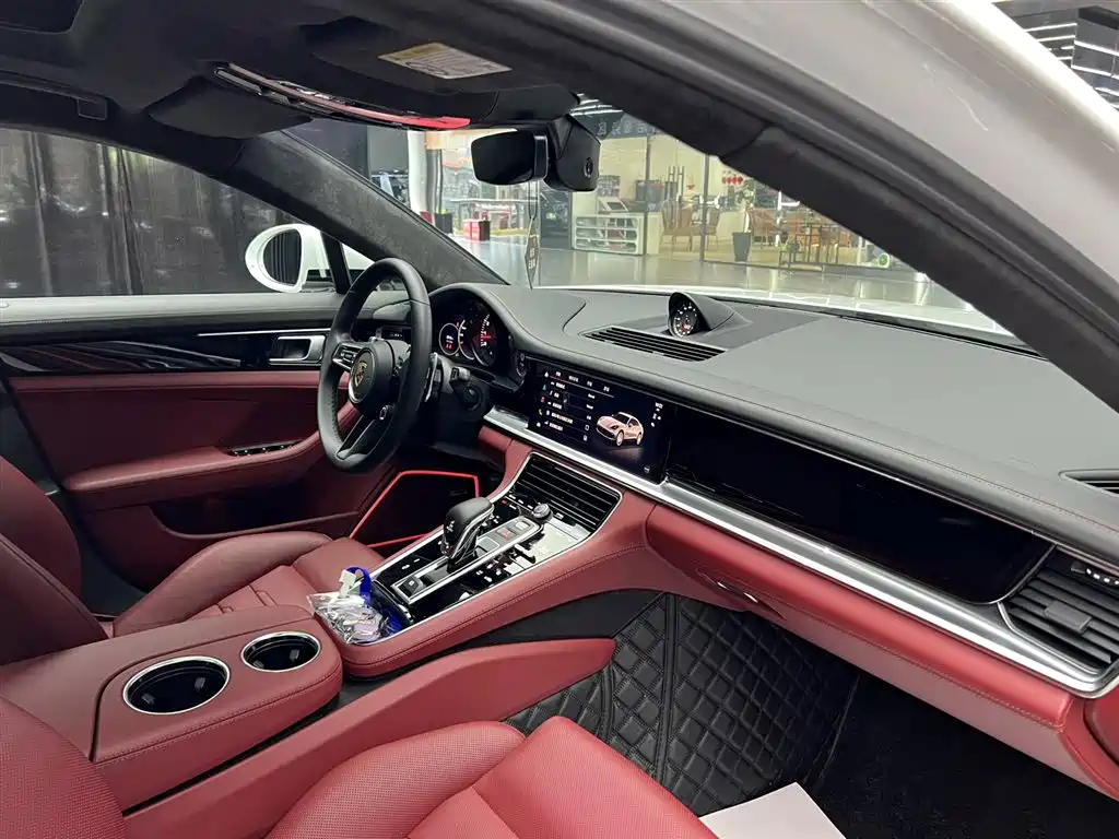 PORSCHE PANAMERA