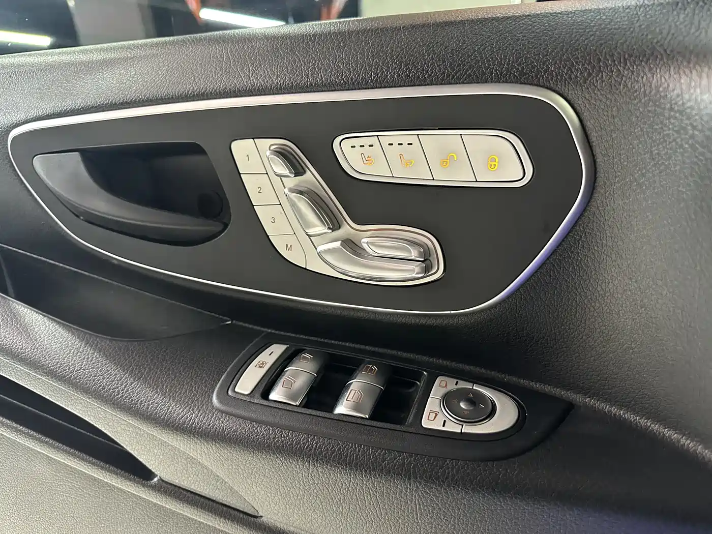 Mercedes-Benz Vito 2023 2.0T Elite 7-Seater фото 18