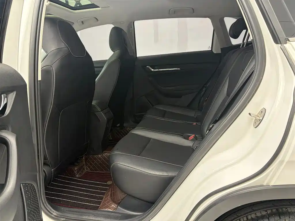 Škoda Kamiq 2021 1.5L Manual Comfort фото 15