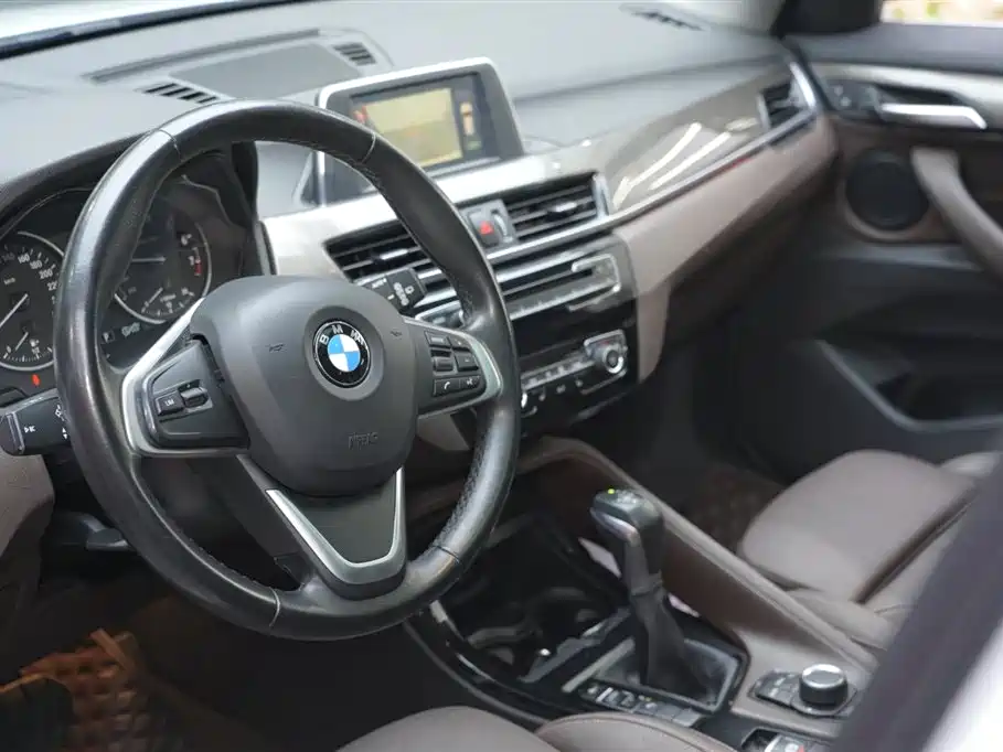 BMW X1 2016 sDrive18Li Luxury Model фото 11