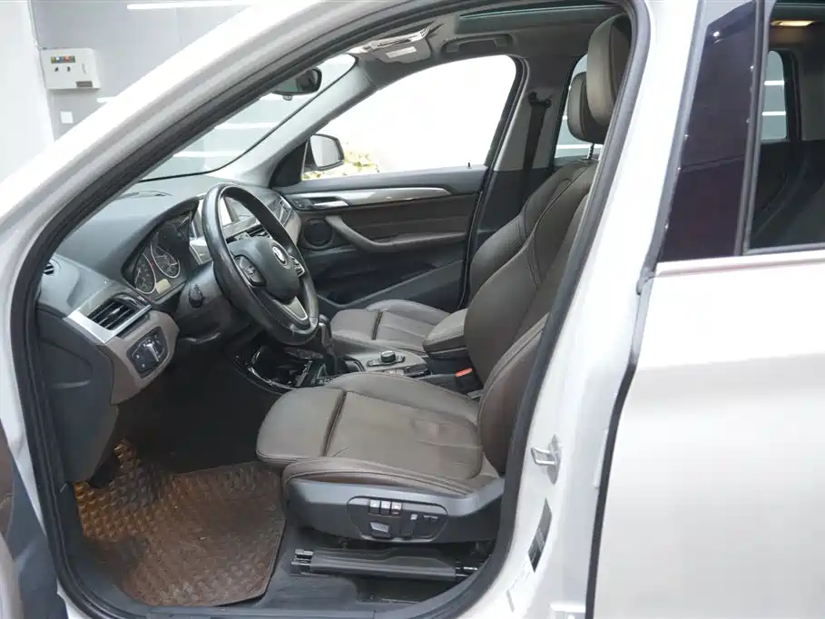 BMW X1 2016 sDrive18Li Luxury Model фото 16