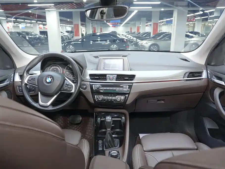 BMW X1 2016 sDrive18Li Luxury Model фото 18