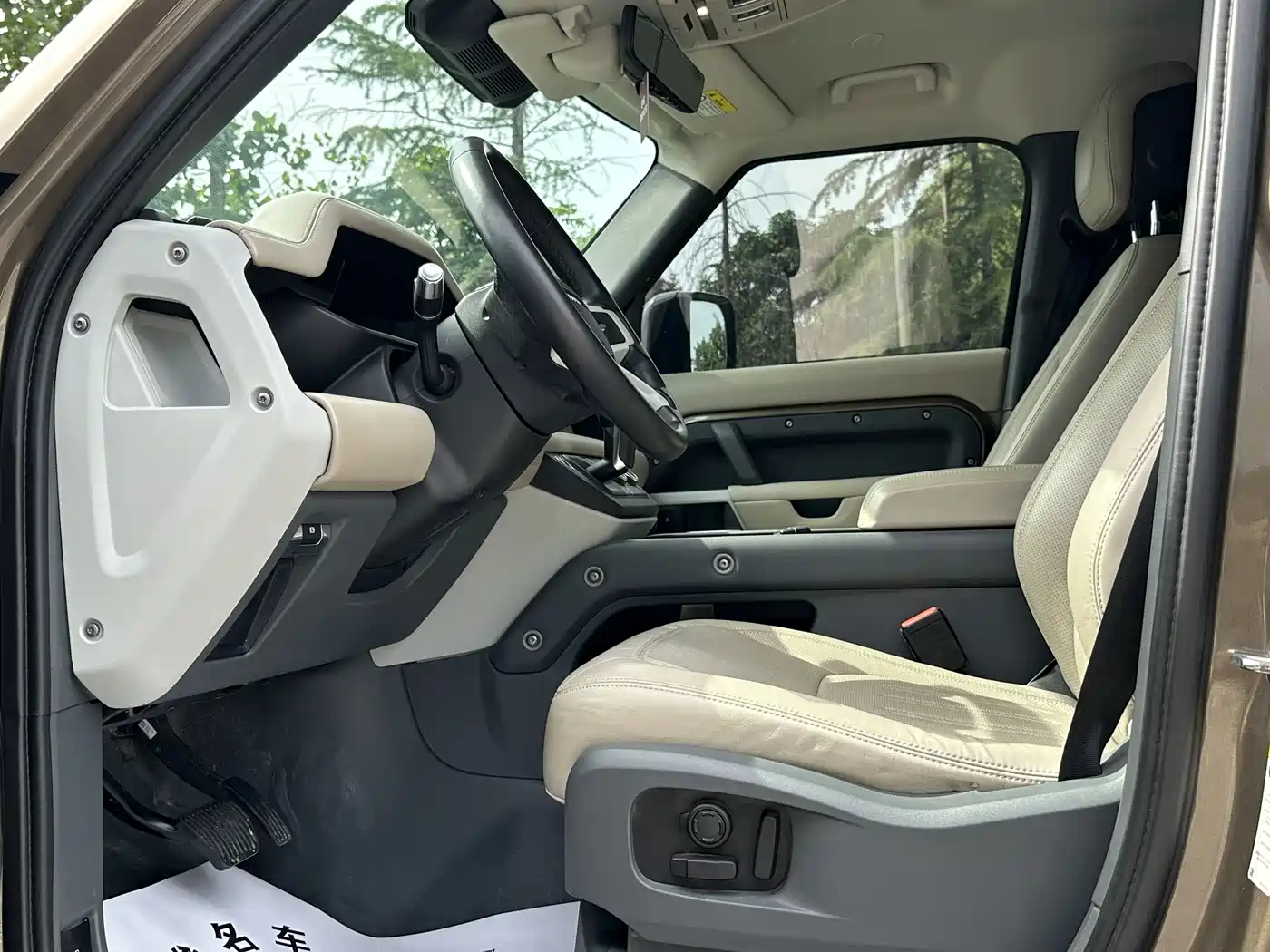 Land Rover Defender 2020 Model 110 P400 HSE фото 8