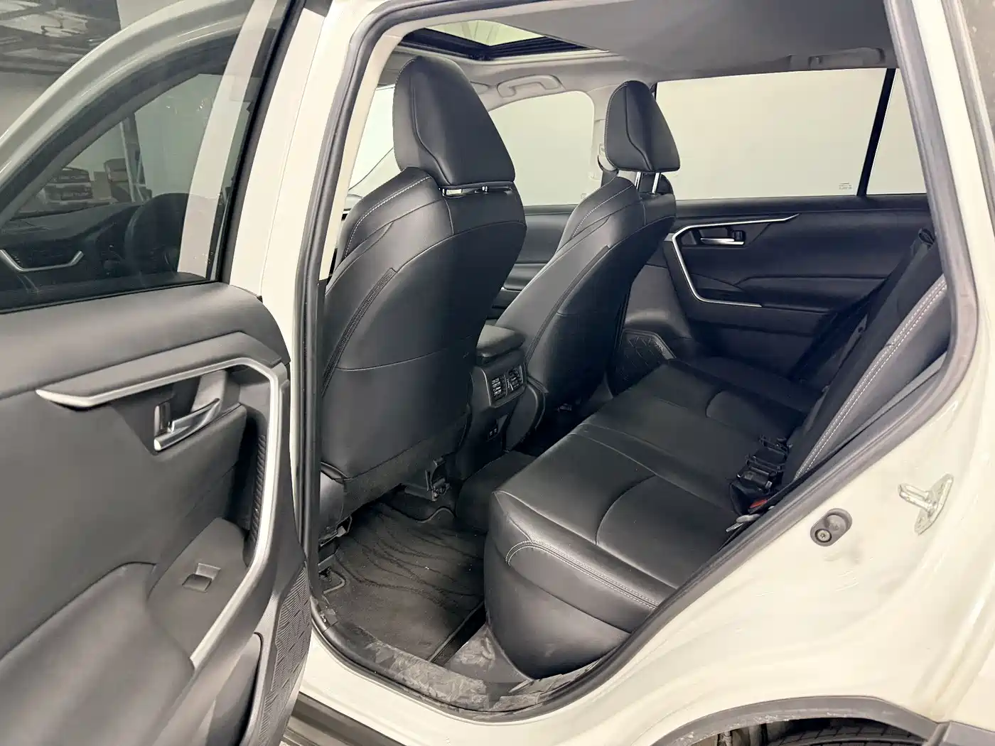 Toyota Wildlander 2020 Dual Engine 2.5L E-CVT FWD Luxury фото 7