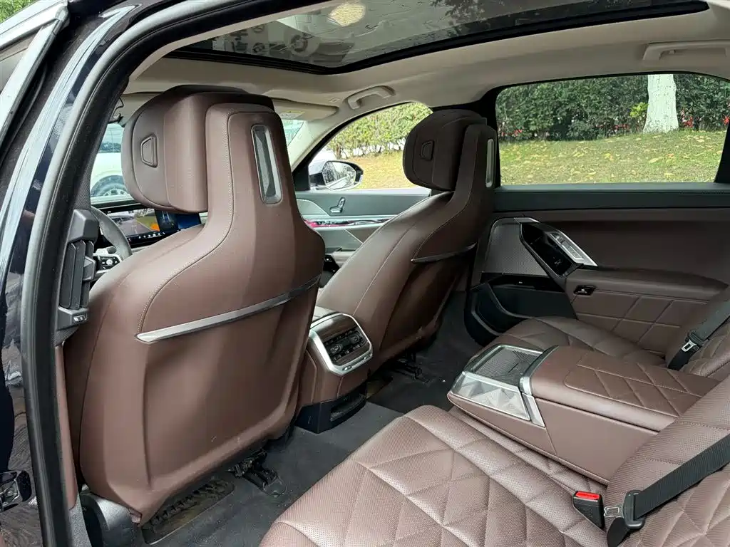 BMW 7 Series 2023 Model 735Li M Sport Package фото 9