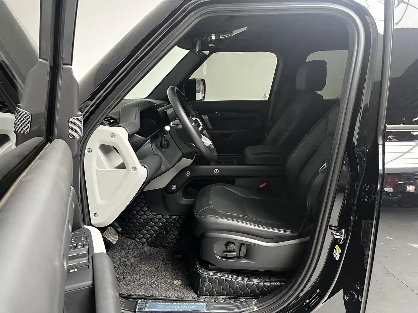 Land Rover Defender 2024 110 3.0T P400 X-DYNAMIC HSE фото 12