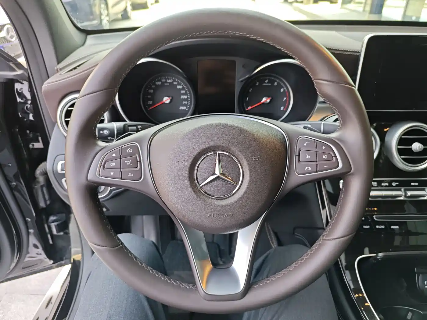 Mercedes-Benz GLC 2019 GLC 260 4MATIC Luxury фото 11