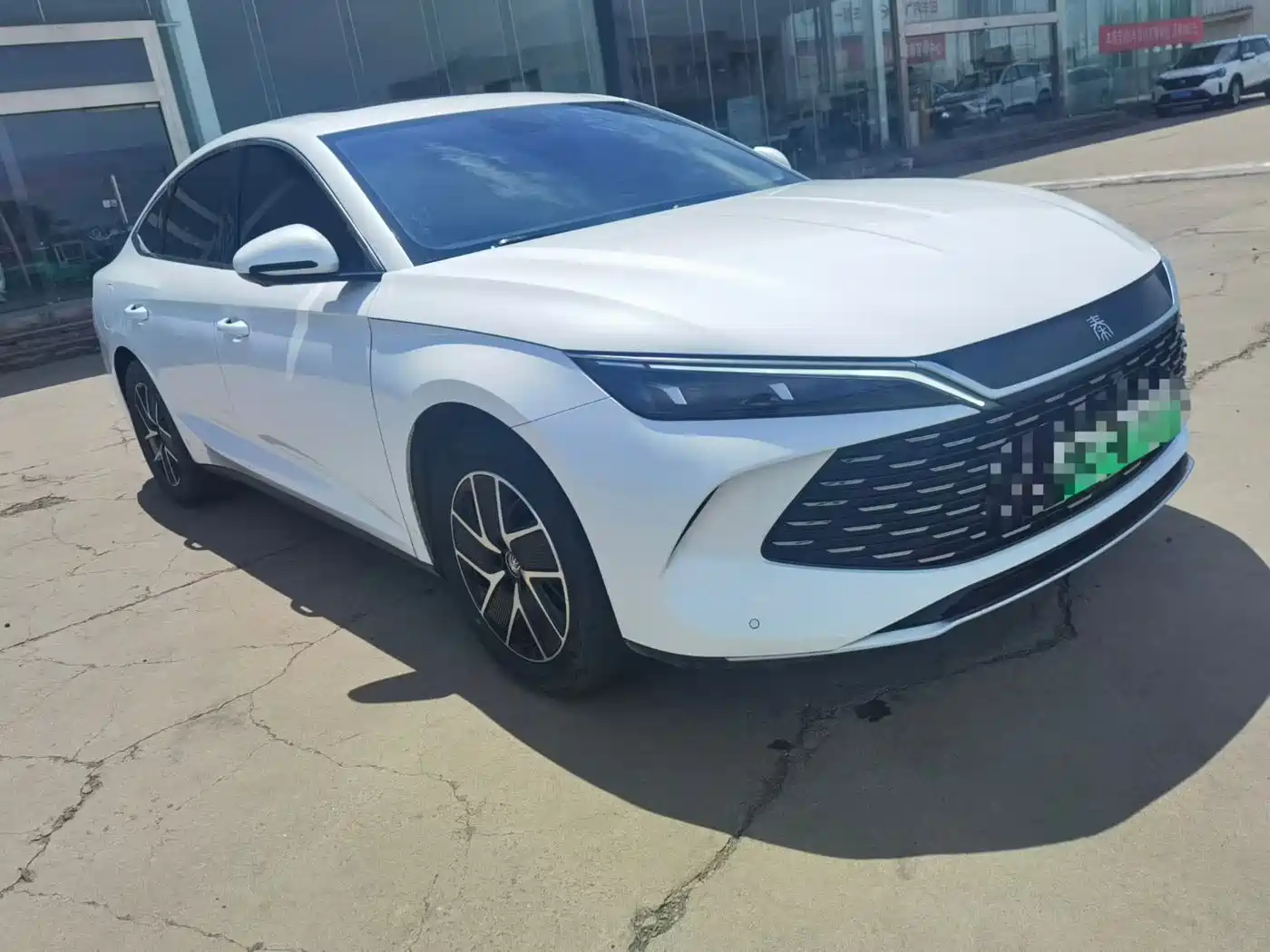 BYD Qin L 2024 DM-i 120KM Leading фото 3