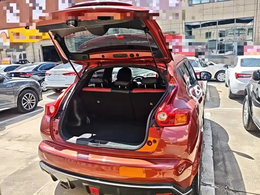 Photo 15 - Infiniti ESQ