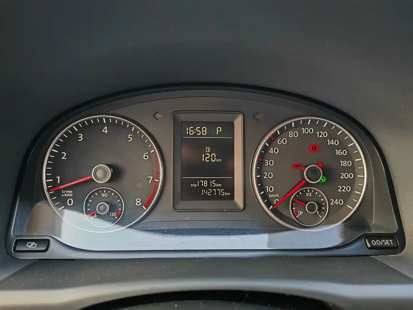 Volkswagen Touran 2012 2011 1.4T DSG Smart Elegance 5-seater