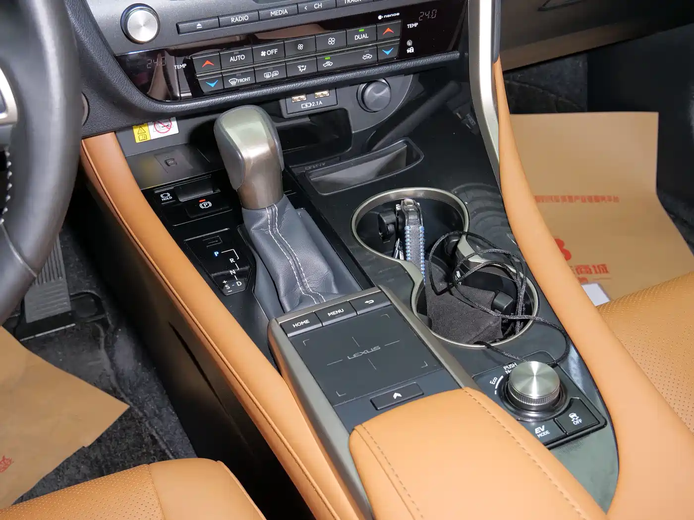 Lexus RX 2020 Facelift 450h AWD Elegance Edition фото 8
