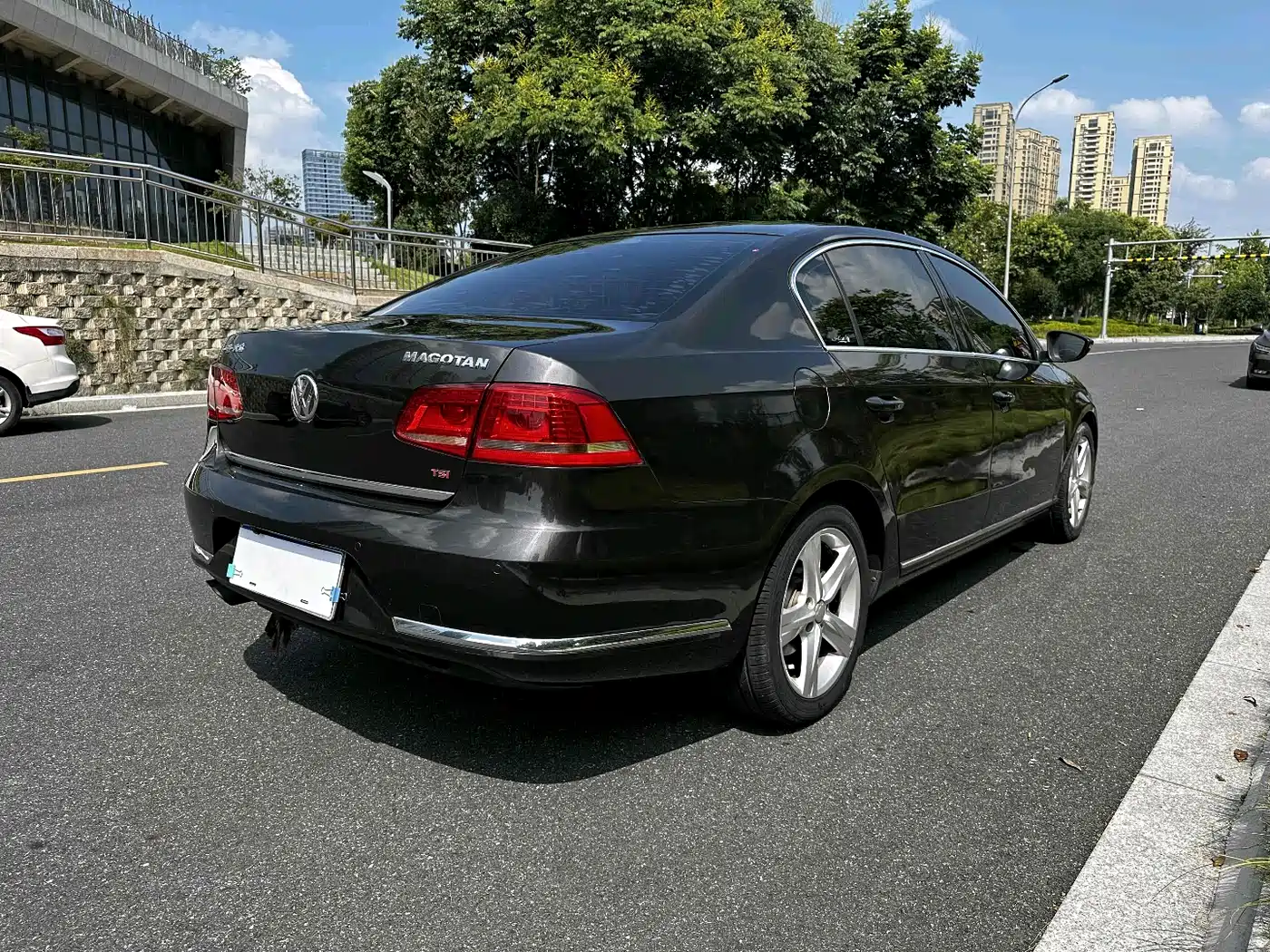 Volkswagen Magotan 2013 2.0TSI Luxury фото 12